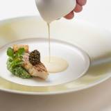 至福のフレンチで
パリ仕込みの美食に舌鼓 / 1