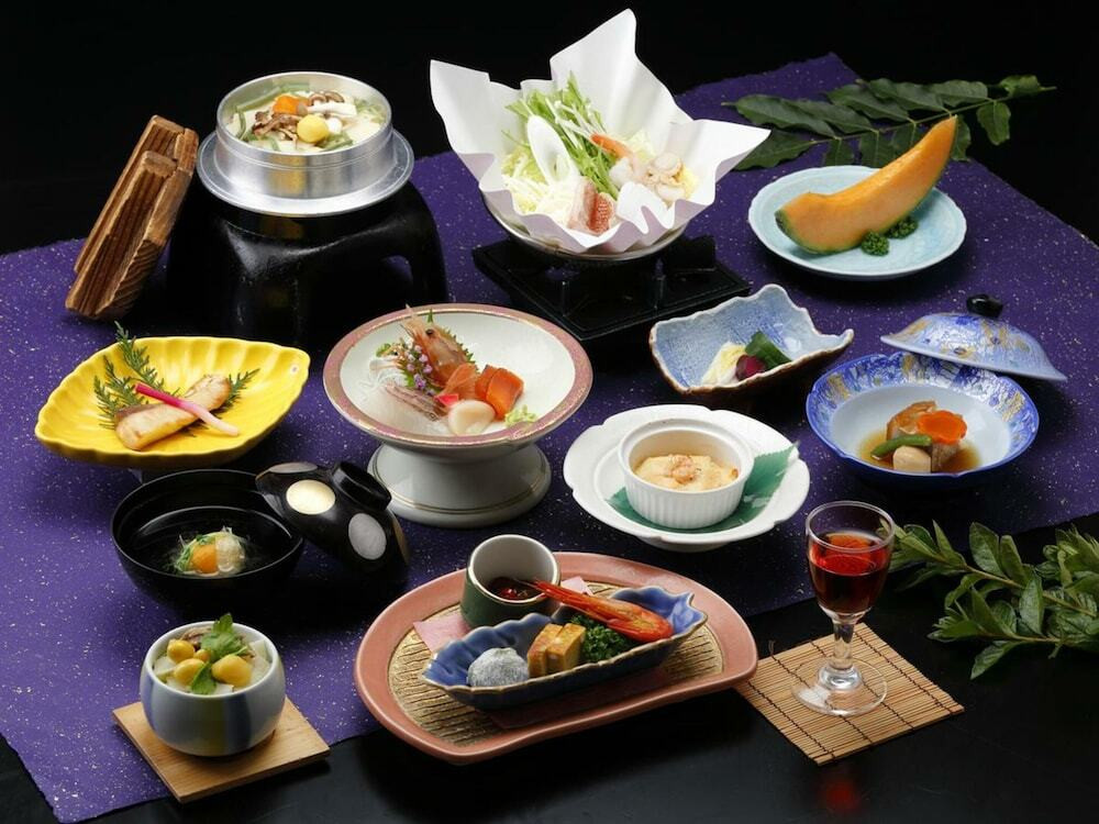 阿寒湖を望む露天風呂付き客室で、家族でのんびり3918670