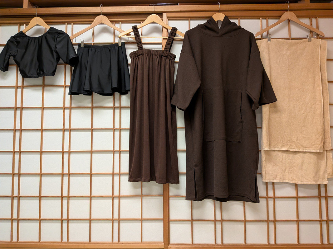 TORONOI用の、水着、サウナ着、サウナポンチョです。