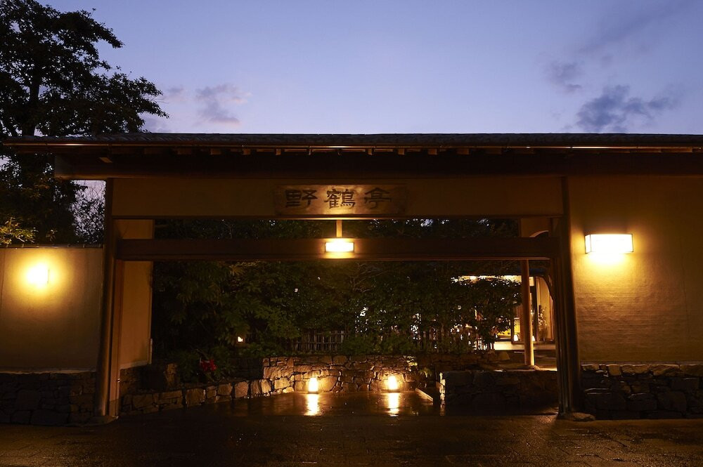 1. 日本庭園を望む“離れ”の客室でごゆるりと。「数寄の宿 野鶴亭」3550861