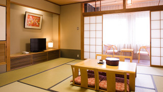 和室 (10畳+広縁)