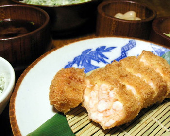 「かつ吉 新丸ビル店」料理 955777 海老かつ定食　新鮮な小海老と玉ねぎだけで作る女性に大人気の商品です。