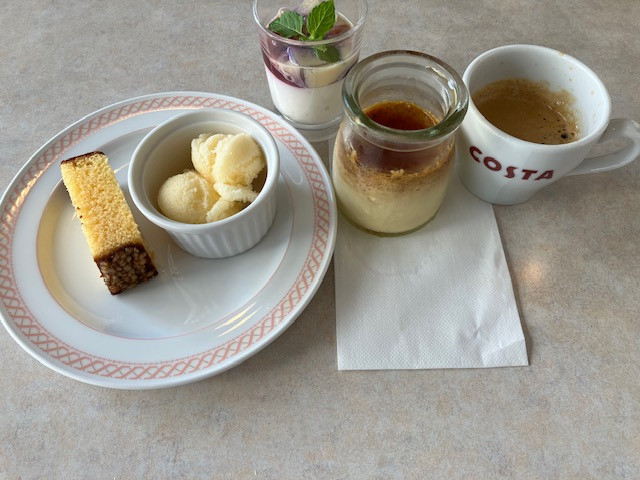 朝食 デザート カステラ、アイスミルクセーキ、プリン他充実