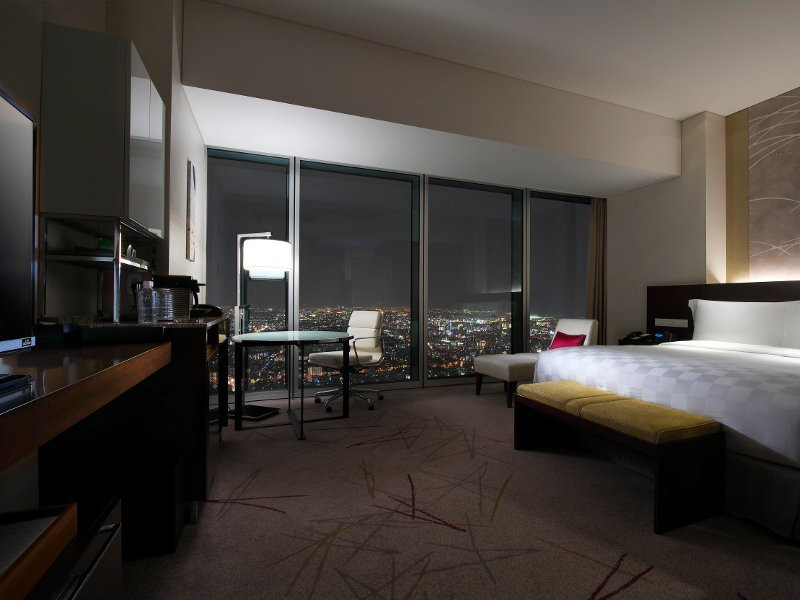 超高層ホテルで特別な時間を4112598