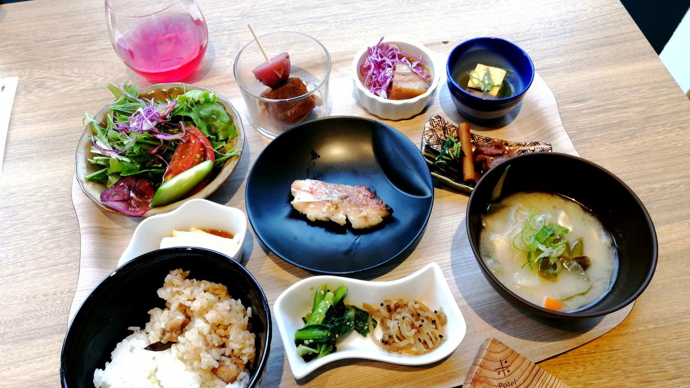 レトロな銭湯で心もほぐすひととき4008614