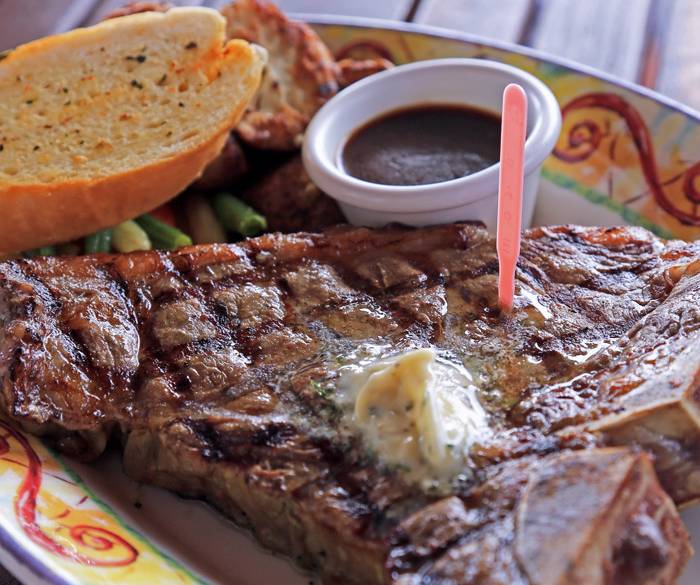 一般利用もOK！
米軍基地内でランチ / 1