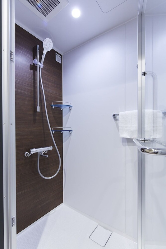 バスルームのシャワー