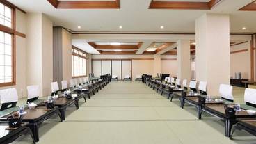 旅館のお食事処 / 4