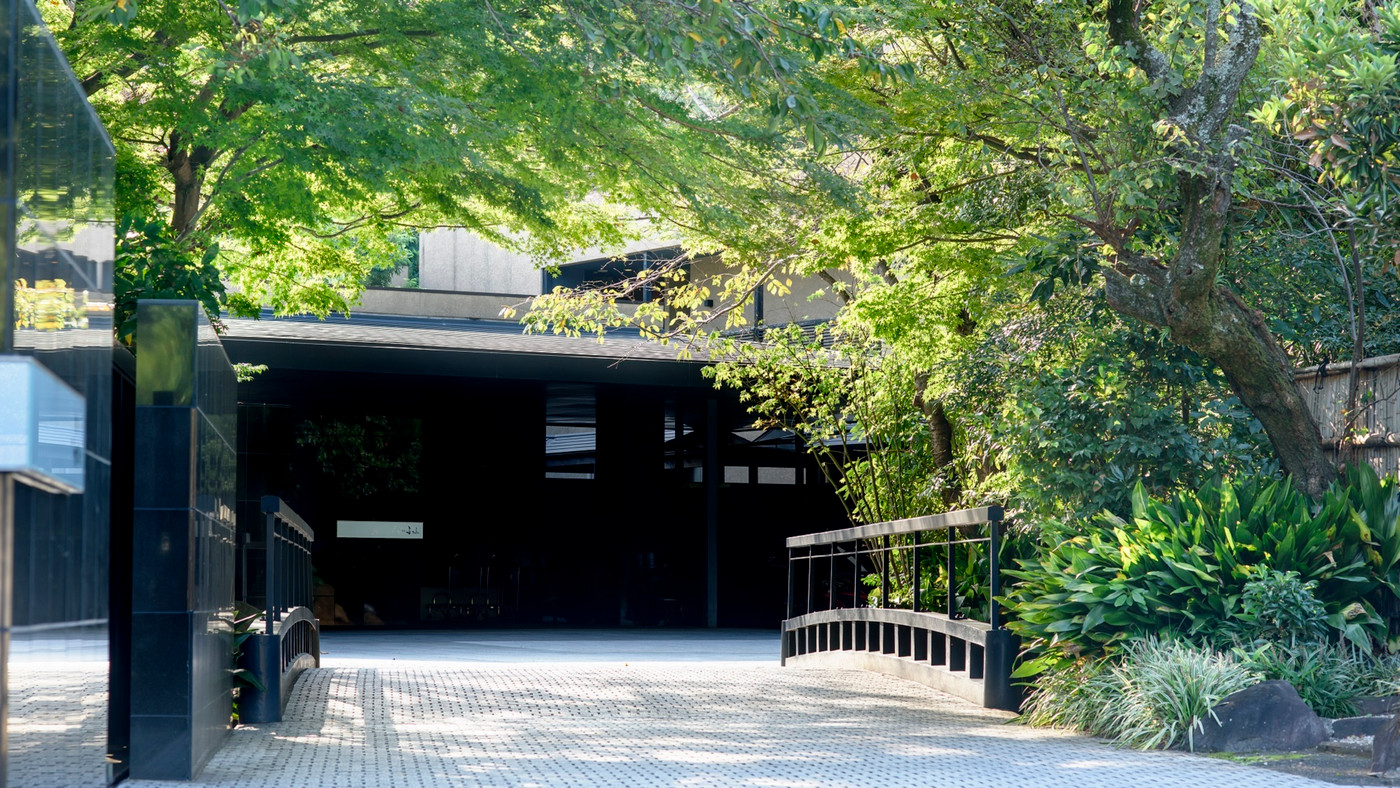 スタイリッシュな上質空間で贅沢な休日を♪森の中の温泉リゾート4011317