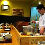 カウンターで天ぷらはいかが？東京の名店で味わう贅沢ランチ