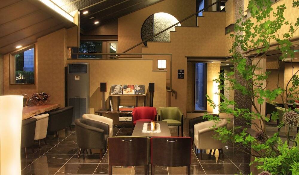 暖炉があるラウンジで
優雅にチェックイン / 2