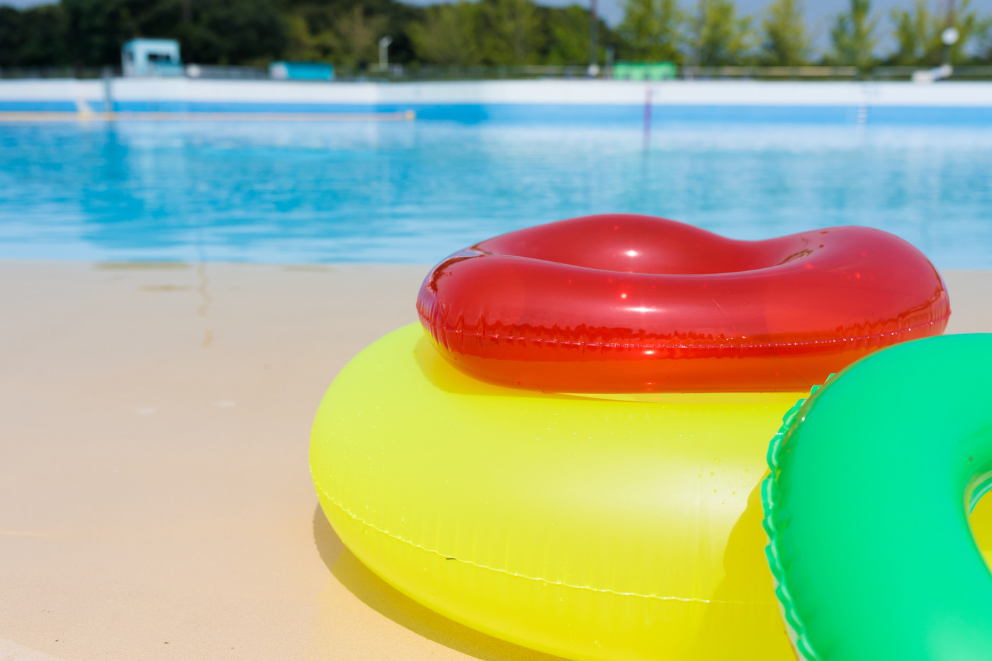 カラフルな浮き輪