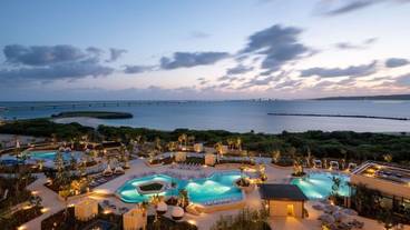 屋外プール 夜 / 6