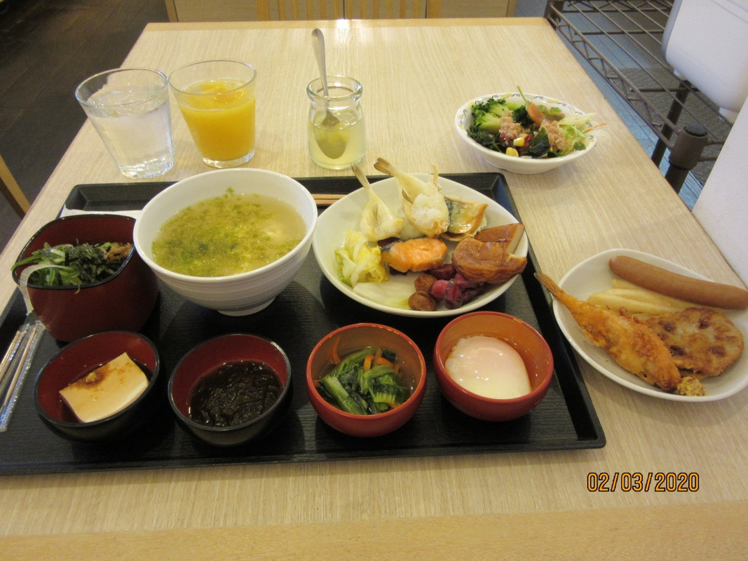 朝食バイキングはふぐ三昧。