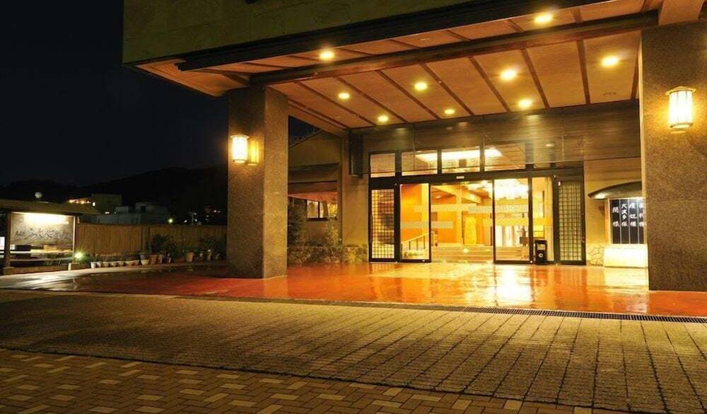 情緒たっぷりの
温泉宿にチェックイン / 4