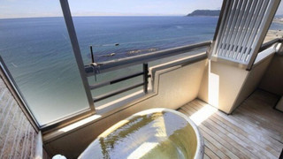 [海側眺望] 本館客室露天風呂付和室10畳 / 最大5名迄