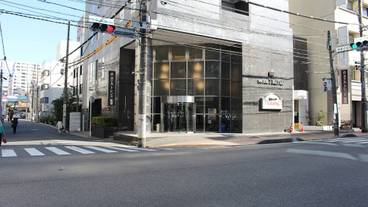 施設の入り口 / 13