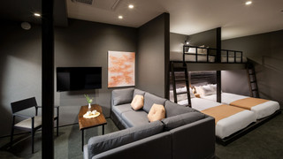 デラックス 4 人部屋 ベッド (複数台) 禁煙 専用バスルーム