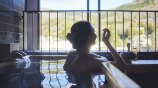 スタンダード ルーム キングベッド 1 台 リバービュー (Private Hot Spring)