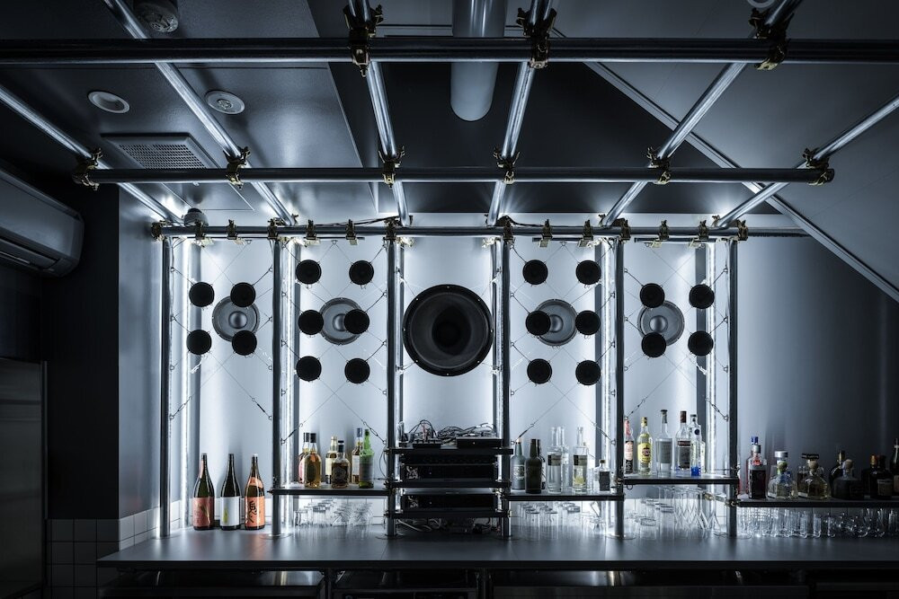 バー② 写真:見学友宙