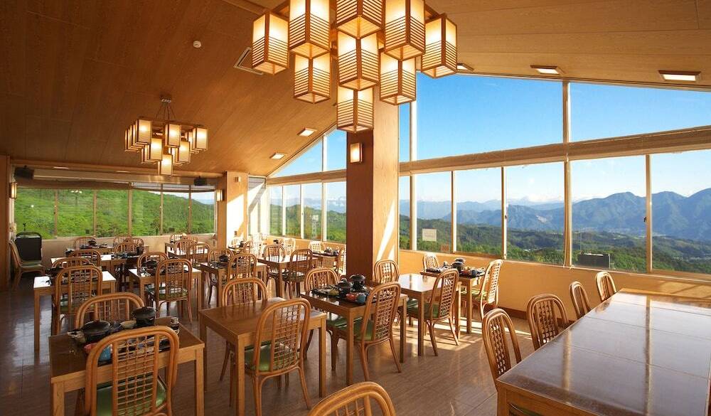 ダイニングホール「観山」 / 2