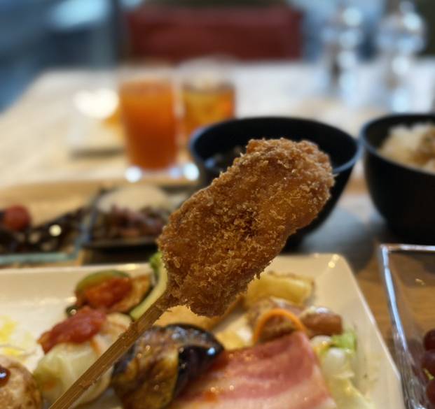大阪名物　たこ焼きや串カツ / 4