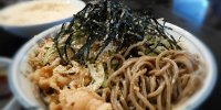 常識を超えた立ち食いそば！虎ノ門「港屋」の絶品肉そば