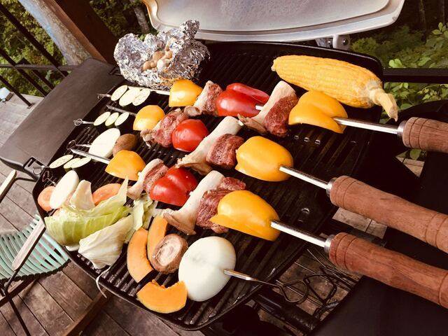 夕食はテラスで
熱々のバーベキュー！ / 2