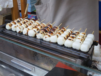 「紀の国屋本店」 料理 43353346 だんごを焼いている最中