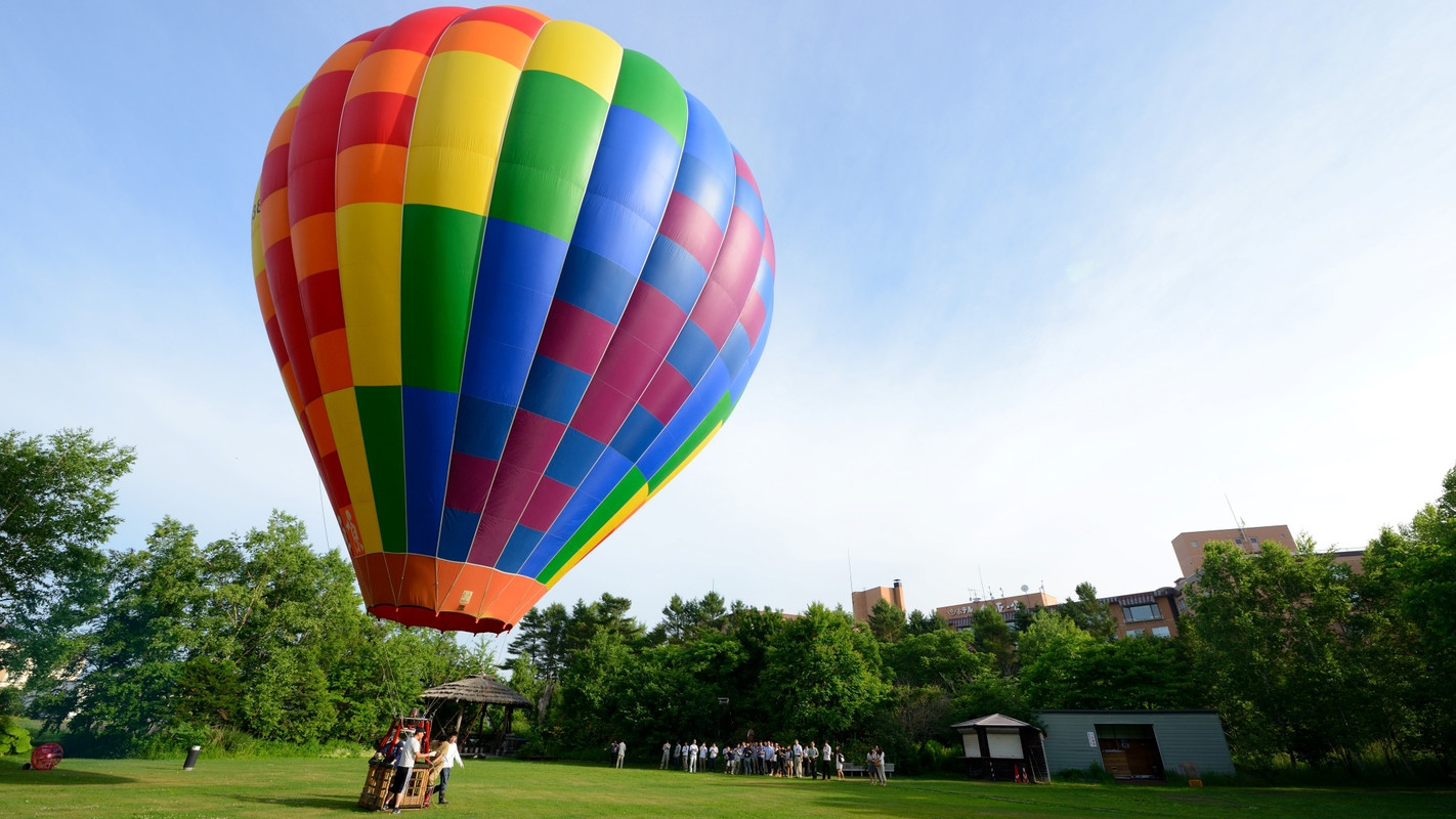 中庭での熱気球体験