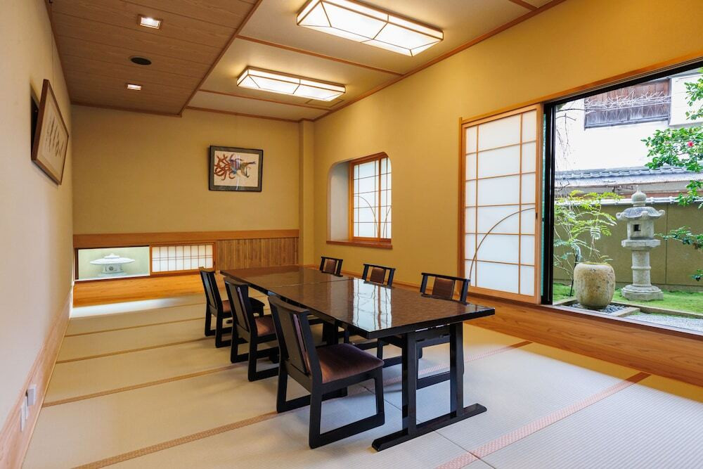 旅館のお食事処