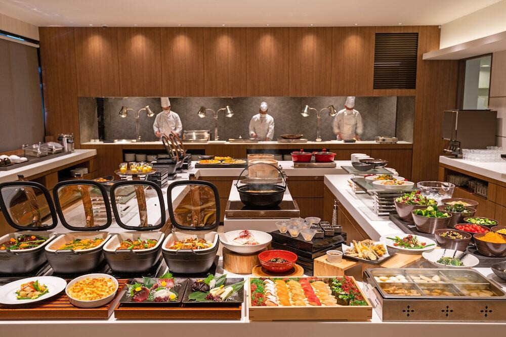 夕食／ビュッフェ台一例