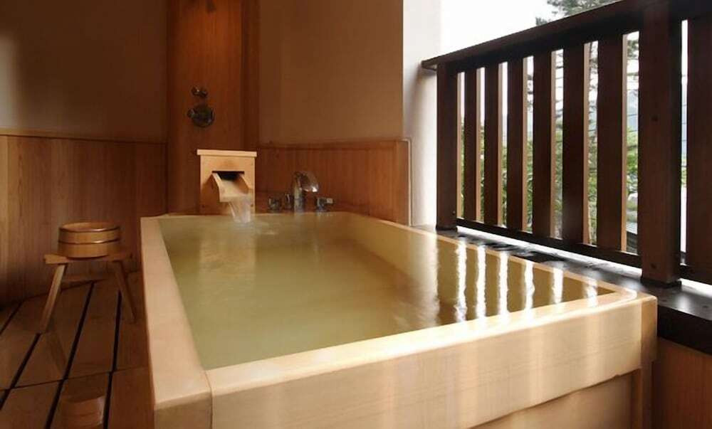 蕗の総檜の露天風呂