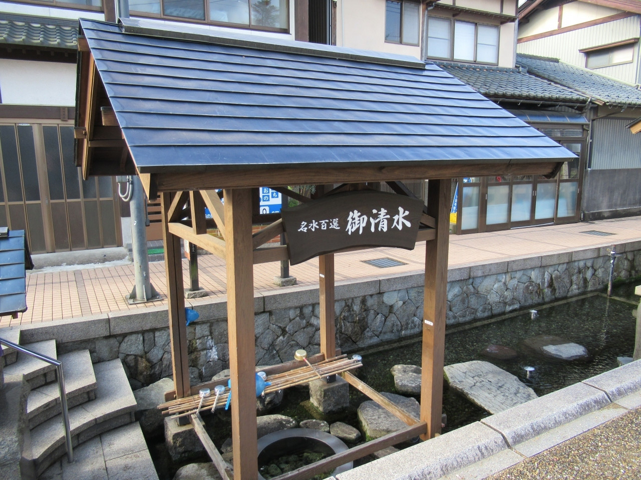 「御清水」でお殿様が使っていた名水に触れる1618961