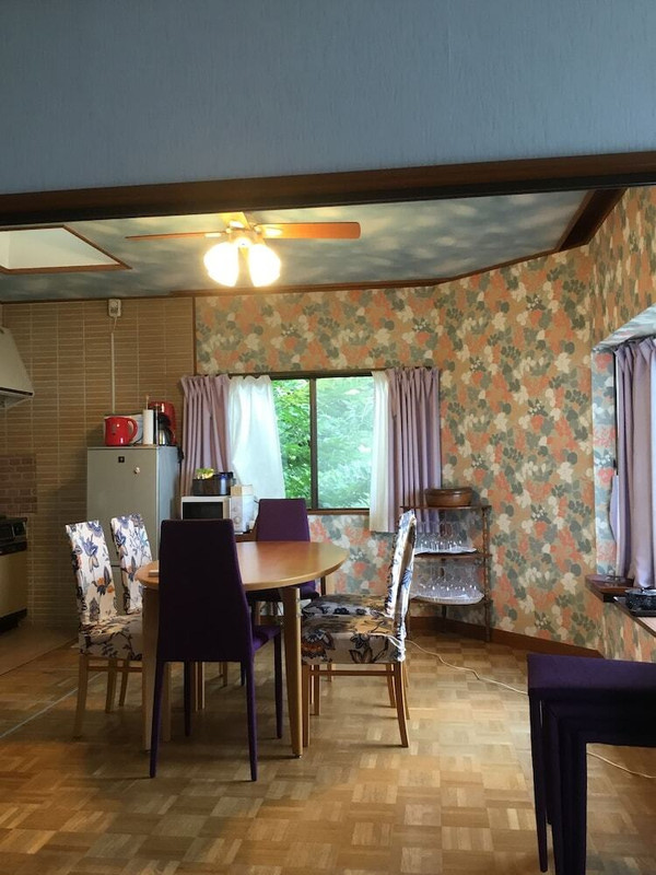 客室内のダイニングエリア