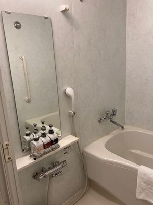洗い場、バスタブあり。