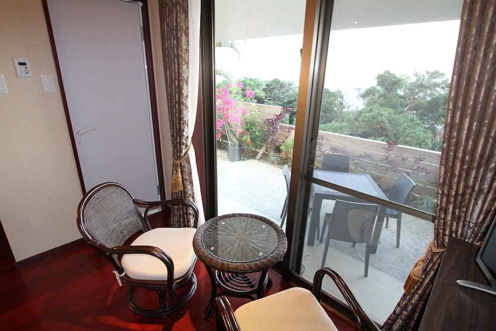 客室内のダイニングエリア