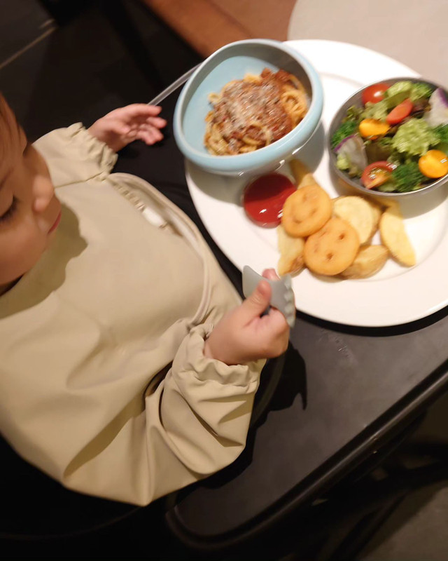 娘用のキッズプレートも用意していただけました。事前に確認させていただいたメニューが娘が食べられそうなメニューではなかったため内容を特別に変更していただき、大変ありがたかったです。 / 1