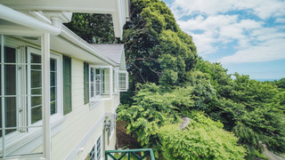 デラックス ツインルーム シングルベッド 2 台 バルコニー パーシャルシービュー