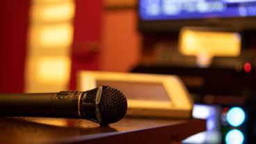 カラオケ(※イメージ) / 4