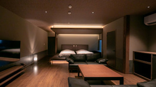 【スイート　4ベッド】岩風呂の露天＆内湯　禁煙