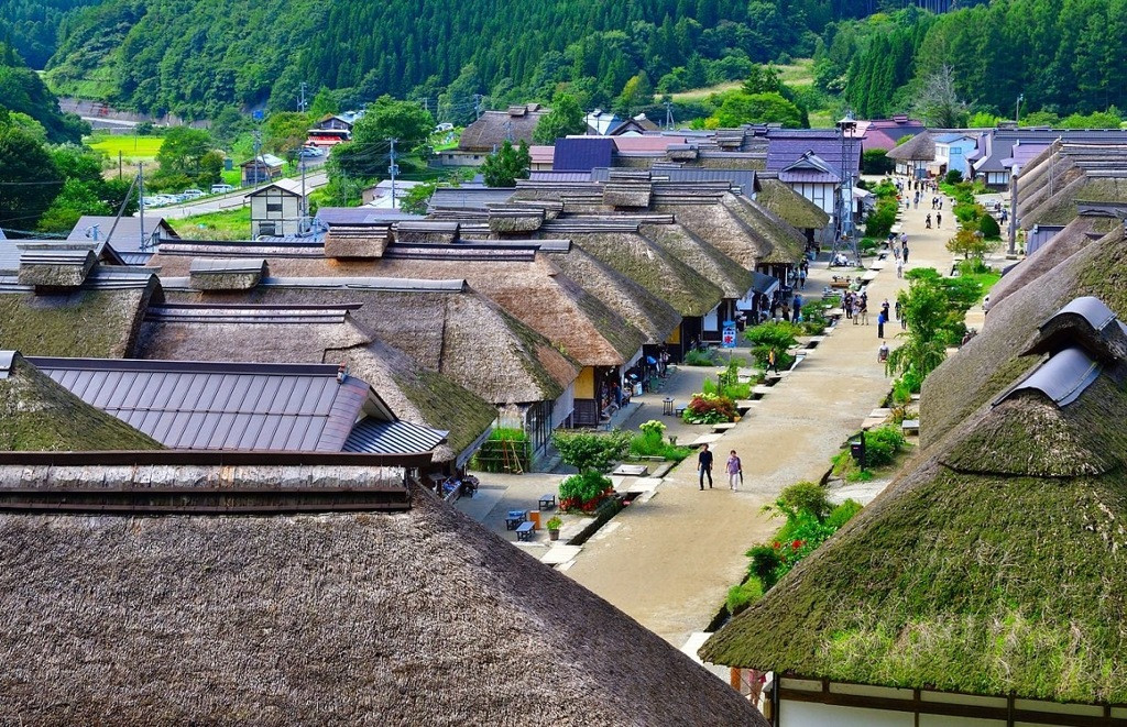 4.江戸時代の宿場町を散策。茅葺き屋根が並ぶ「大内宿」2266538