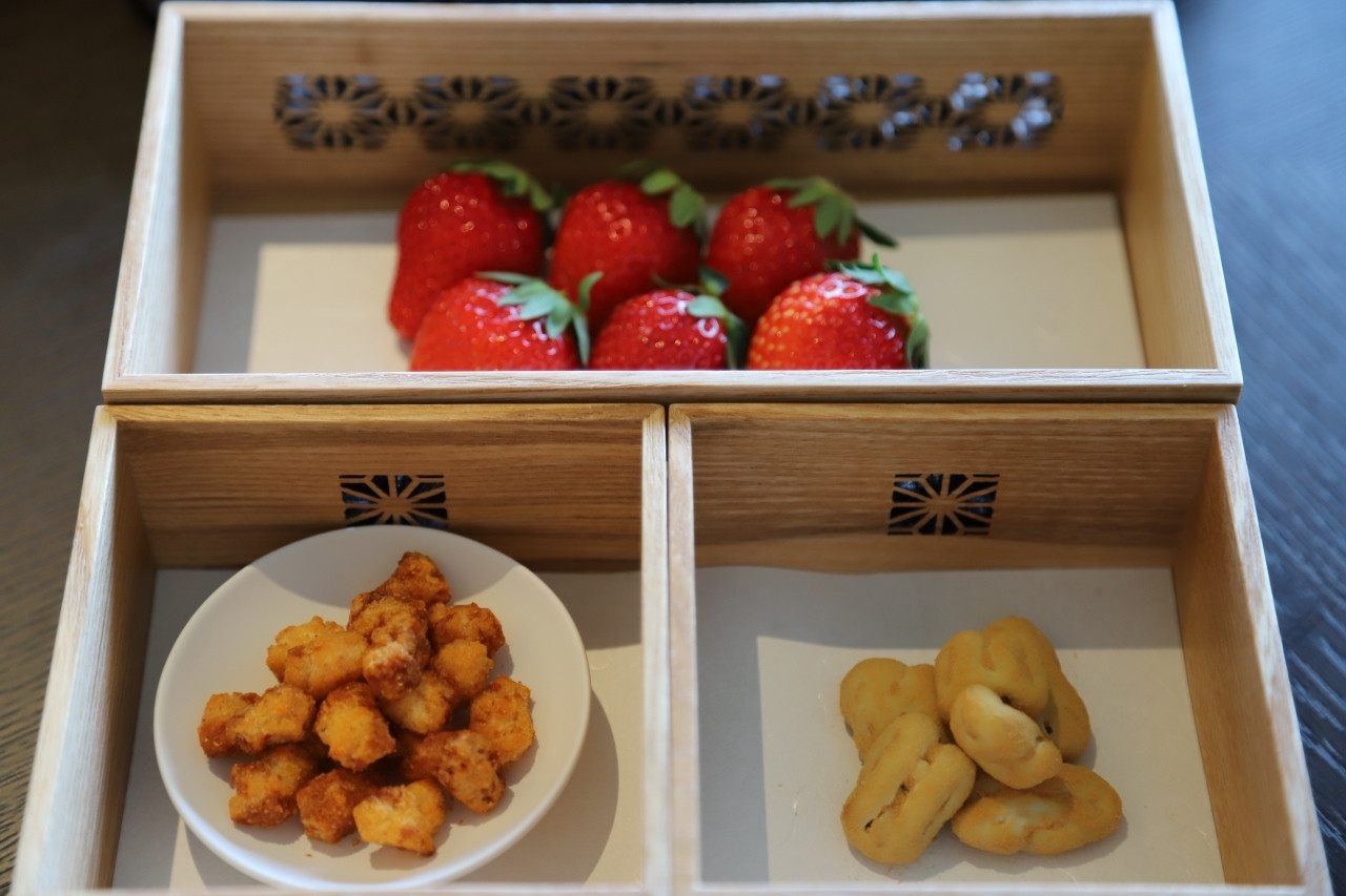 木製キャビネットのバーコーナー3714138