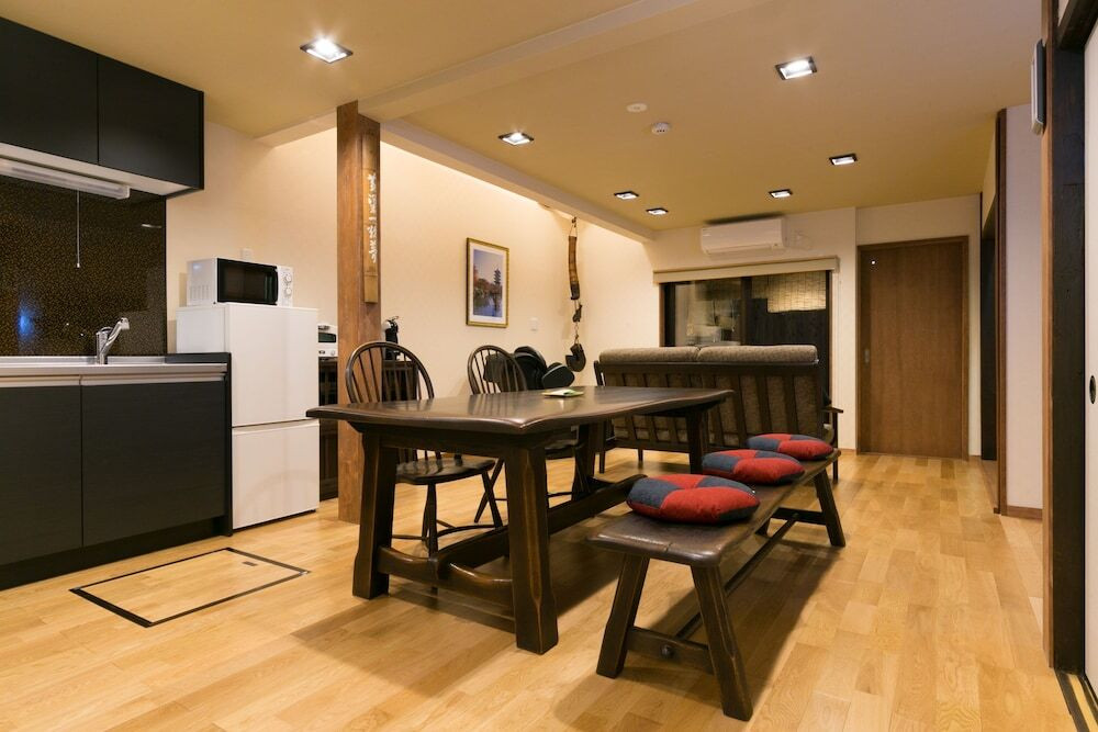 客室内のダイニングエリア