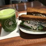 F&P Smoothie Cafe 青山店（エフアンドピースムージーカフェ）