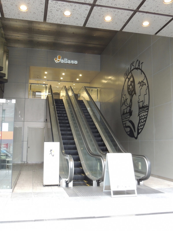 受付、朝食は2階です