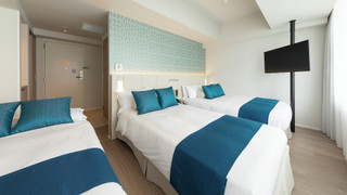 4人部屋 ダブルベッド1台＆シングルベッド1台＆エキストラベッド1台付