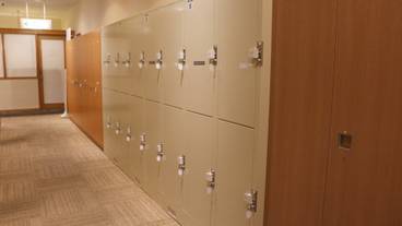 ● Free coin locker / 8