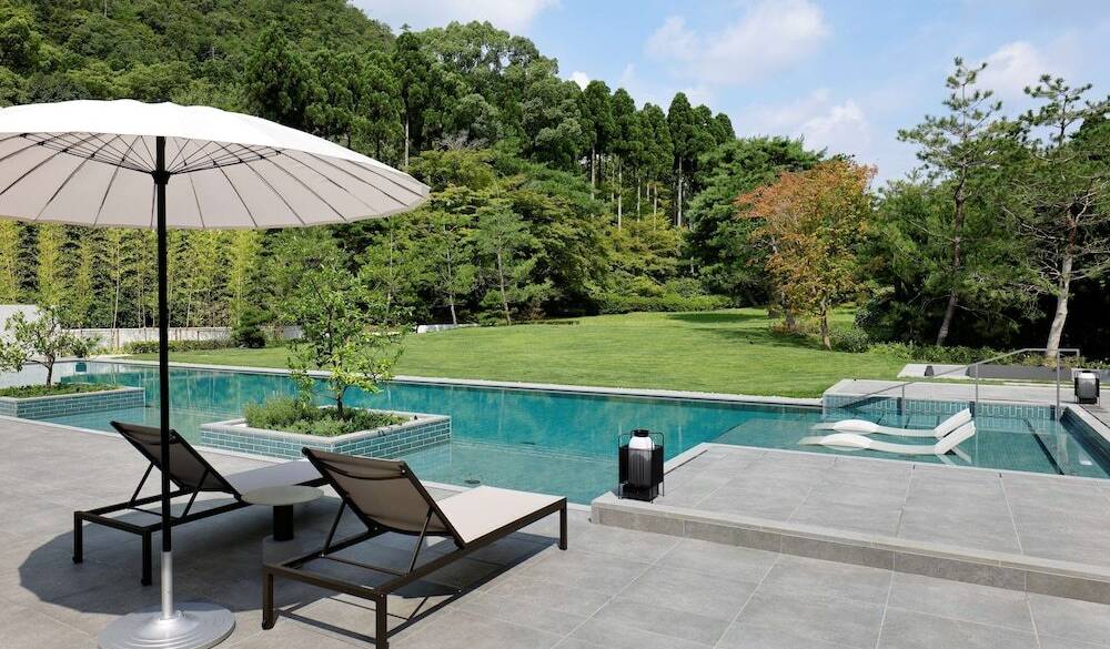 プールサイド / 2