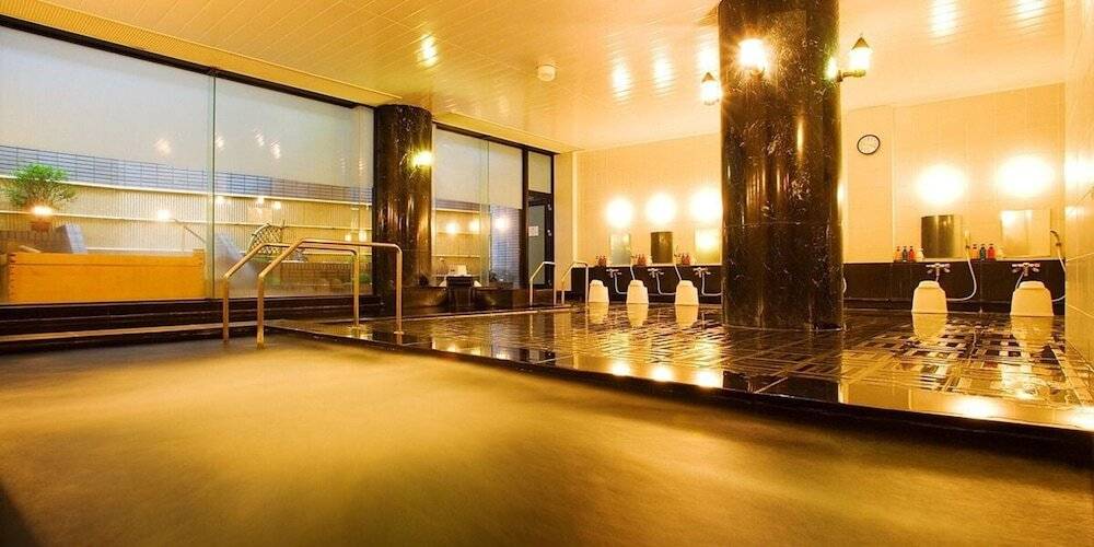 炭酸泉で疲れを癒す
らじうむ泉大浴場 / 2